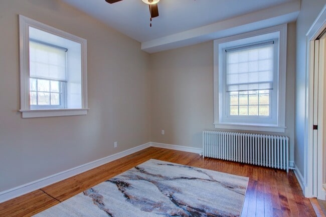 Building Photo - 796 Long Ln