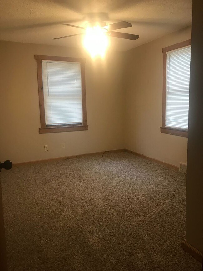 Building Photo - COMING SOON! Cute South County Cottage with White Picket fence, and  Garage