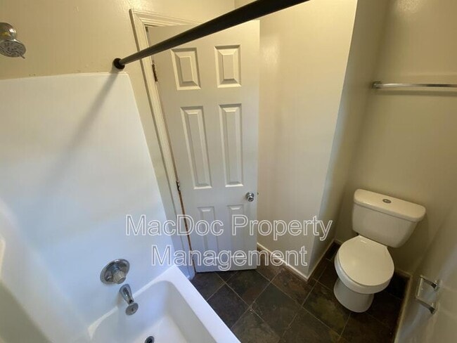 Building Photo - 507 Montgomery Dr