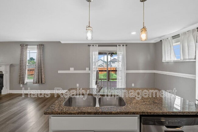 Building Photo - 191 Sambar Dr
