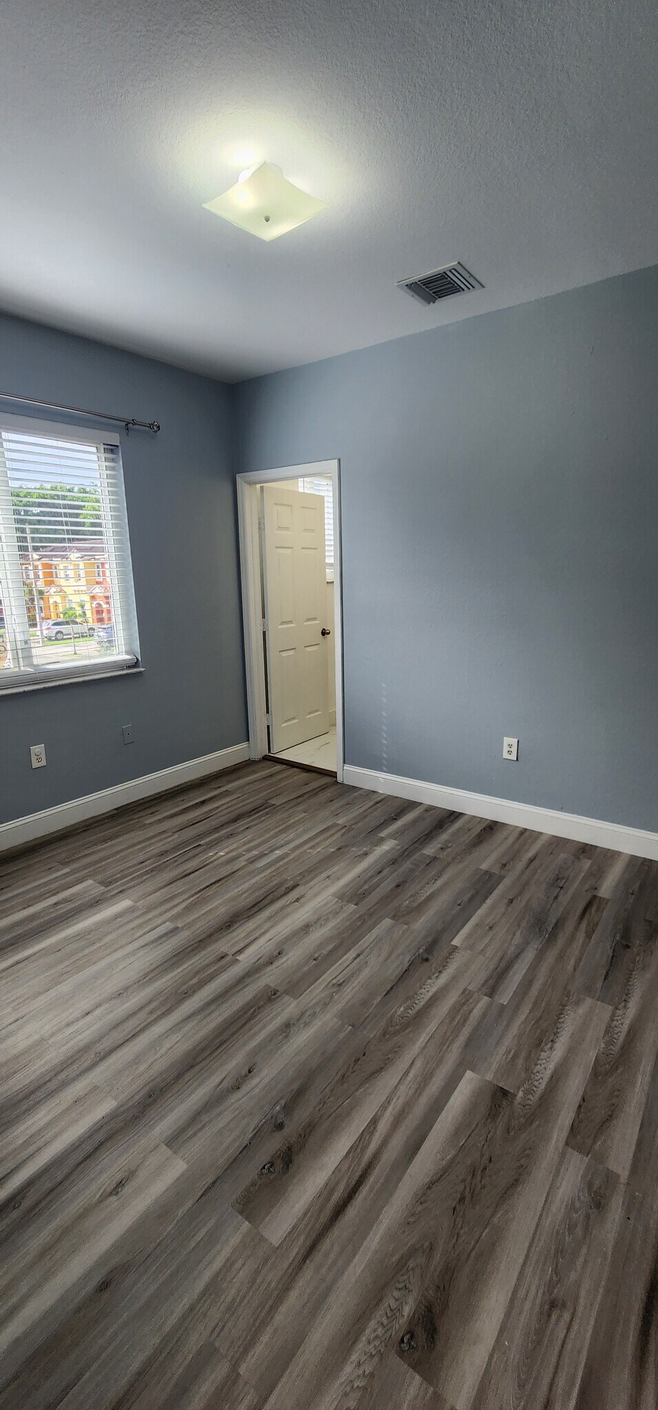 Building Photo - 640 SE 1st St