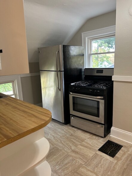 Building Photo - 2032 Manitou Ave