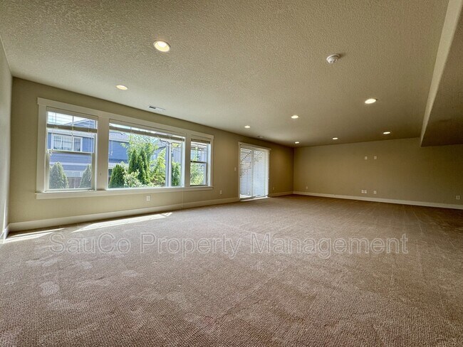Building Photo - 16858 SW Larkspring Ln