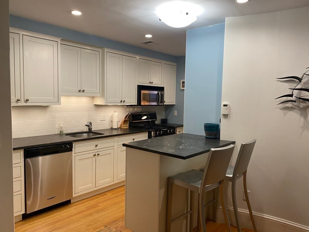 Building Photo - 89 Warren Ave