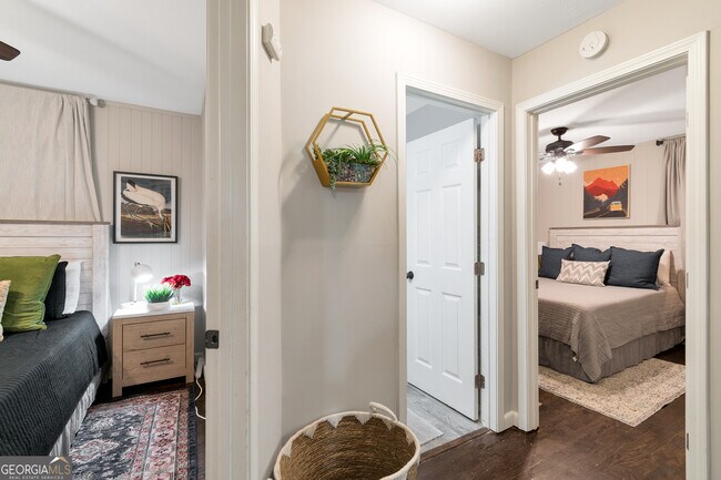 Building Photo - 240 Lake Dr