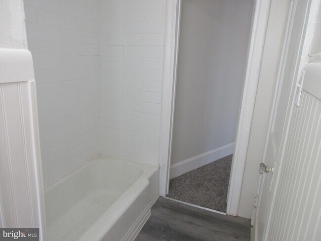 Building Photo - 4123-4100 Tyson Ave