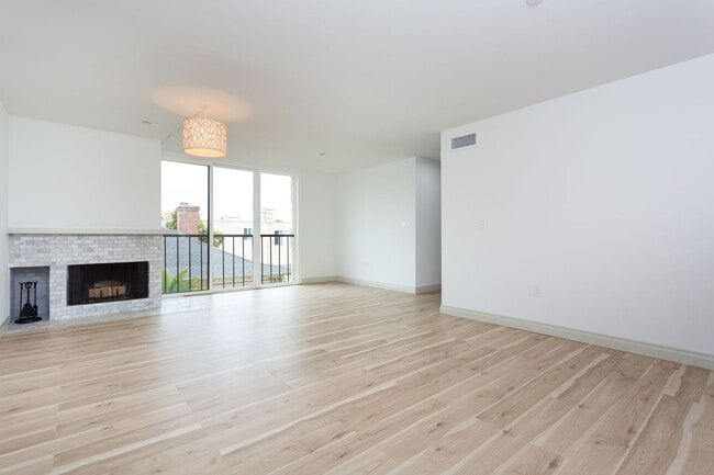 Building Photo - Trendy Hillcrest Condo