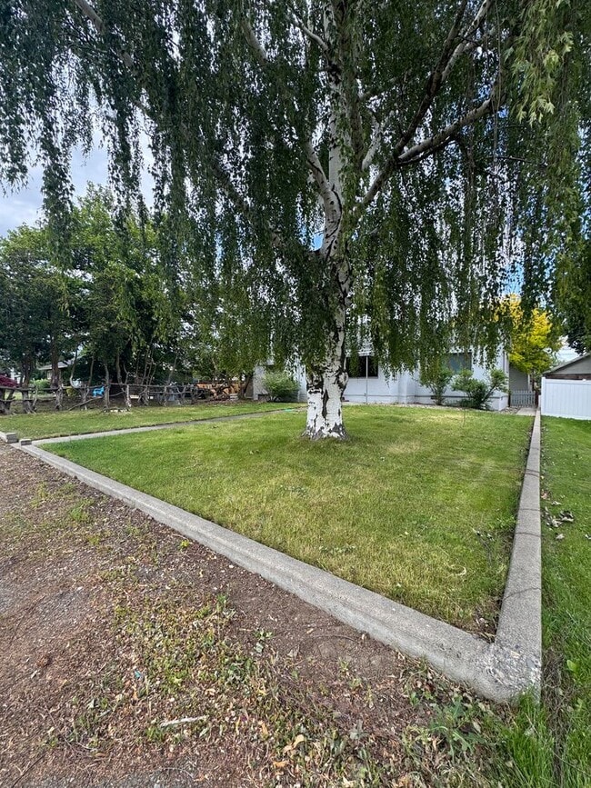 Building Photo - Charming 3 Bed Rental in Prime Location