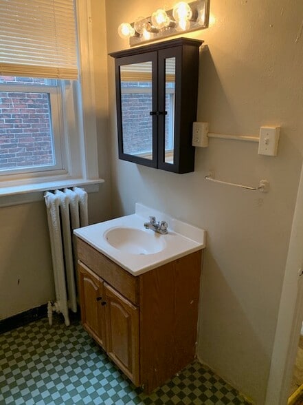 Building Photo - 4321 Pine St