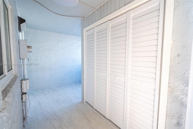 Building Photo - 1070 W 43rd Pl