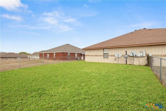 Building Photo - 3210 Raven Dr