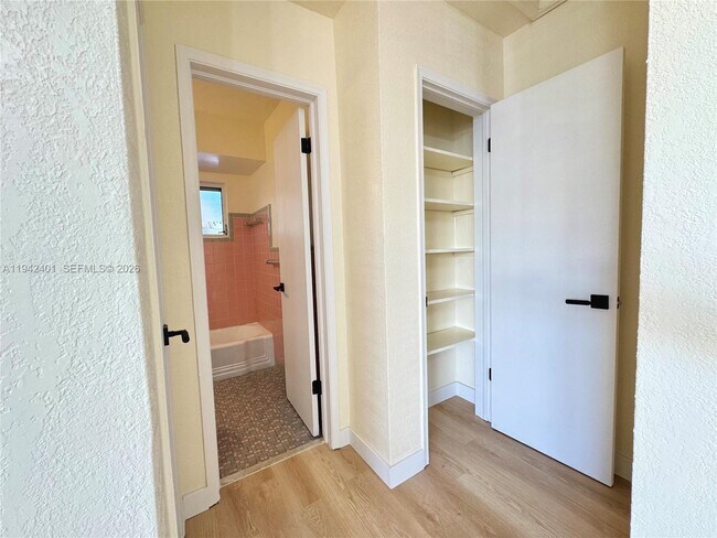 Building Photo - 715 NE 122nd St