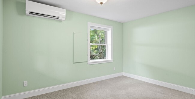 Building Photo - 3-Bedroom Home with Peekaboo Views of Silv...