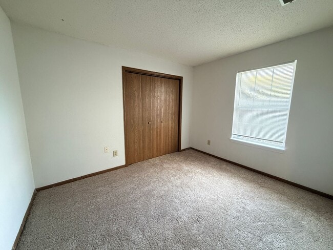 Building Photo - 4020 Crabtree Ct