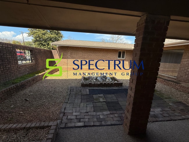 Building Photo - 828 Andy St