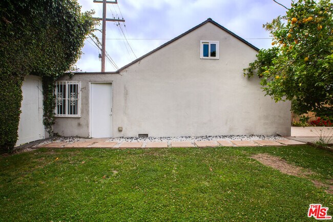 Building Photo - 3363 Colbert Ave