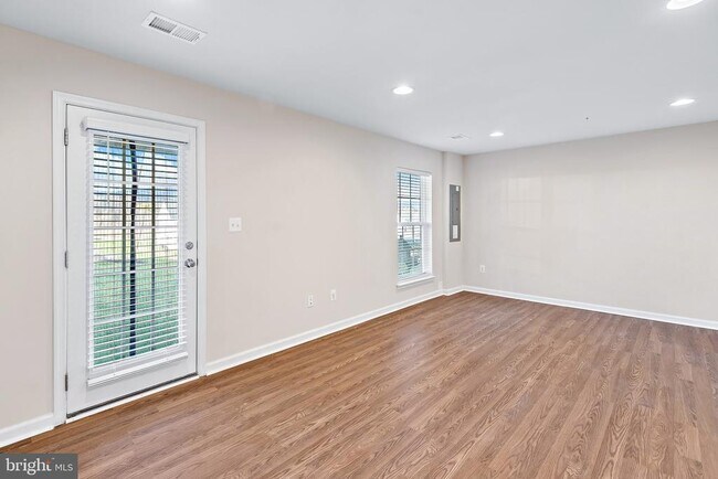 Building Photo - 1549 Wilmer Park Ln