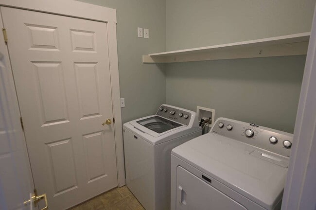 Building Photo - 2 bed 2 bath 2 car garage, in Sequim