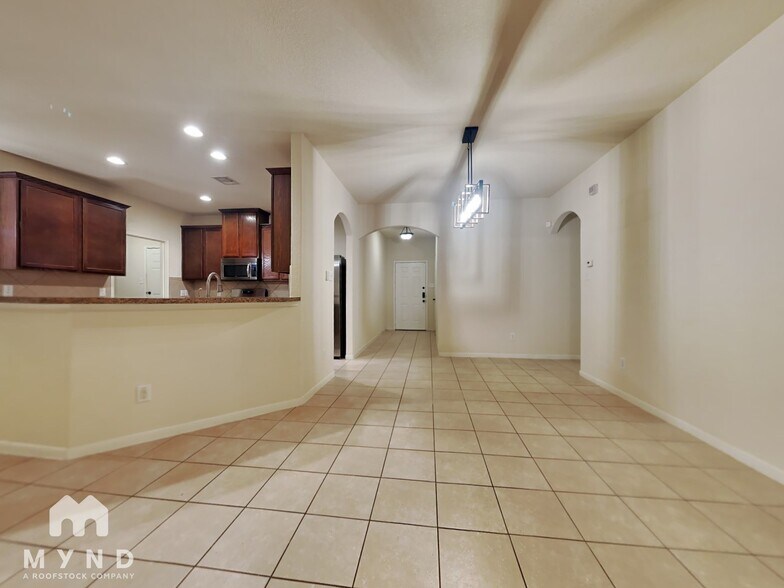 Building Photo - 2711 Lexington Park Dr