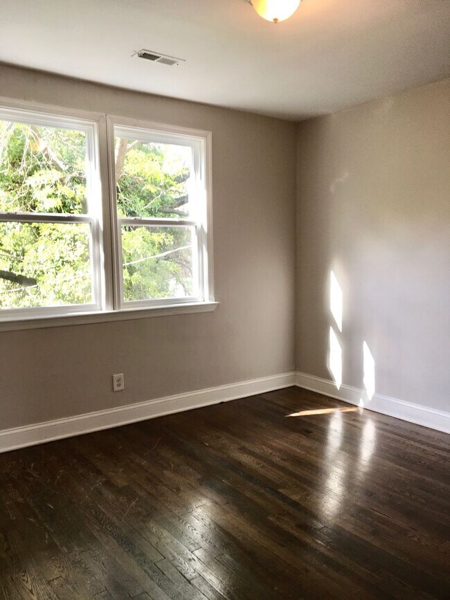 Building Photo - 1111 Gleneagle Rd