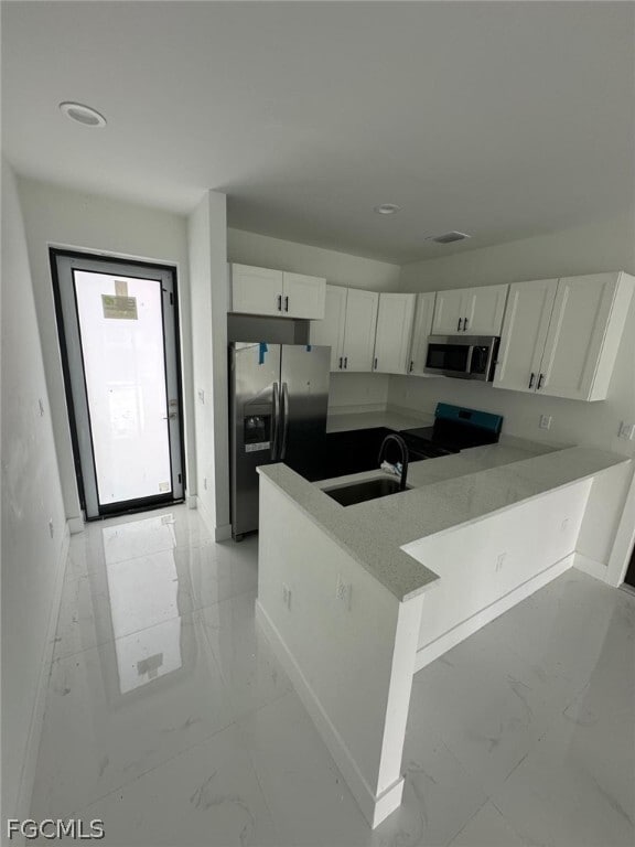 Building Photo - 465 Petite Ave