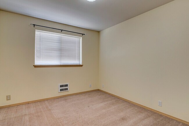 Building Photo - 1670 SW Mulberry Pl