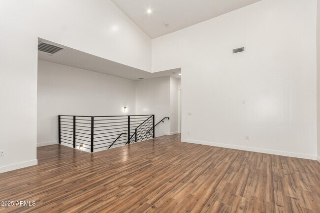 Building Photo - 6622 N 16th St