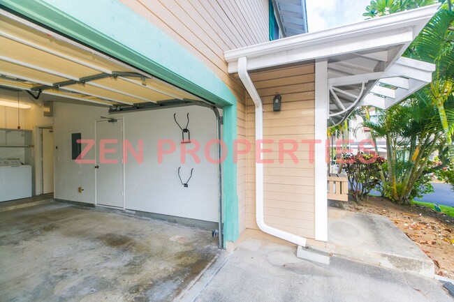 Building Photo - Lalea at Hawaii Kai- 3 bedroom, 2.5 bath t...