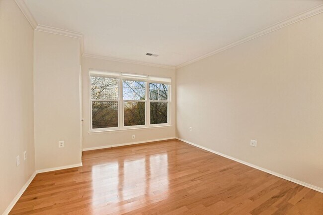 Building Photo - 1 Bed 1 Bath - North Bethesda Condo - One Car Garage