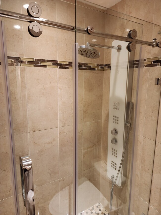 Building Photo - 3140 S Ocean Dr