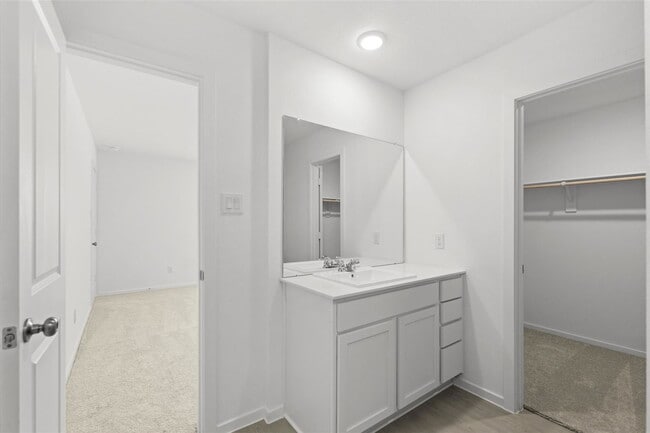 Building Photo - 214 Farray Frst Ln St