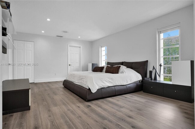 Building Photo - 2101 NE 211th Terrace