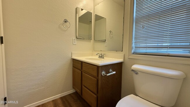 Building Photo - 1632 E Canyon Creek Dr