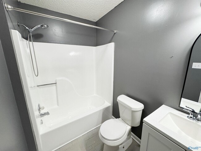 Building Photo - 103 Whisperwood Ln