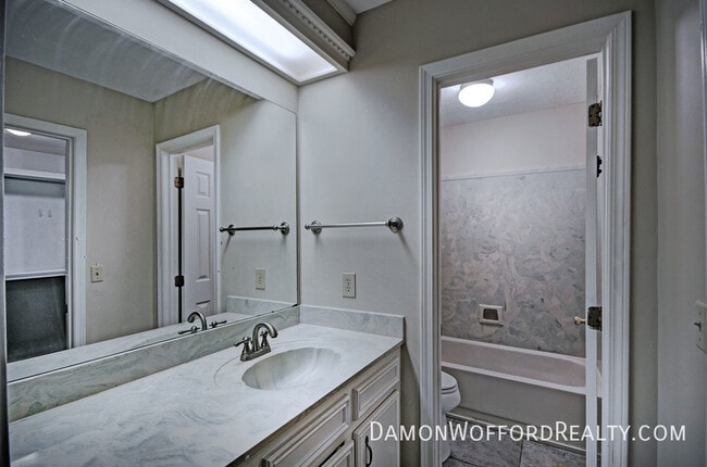 Building Photo - 502 Pelahatchie Shore Dr