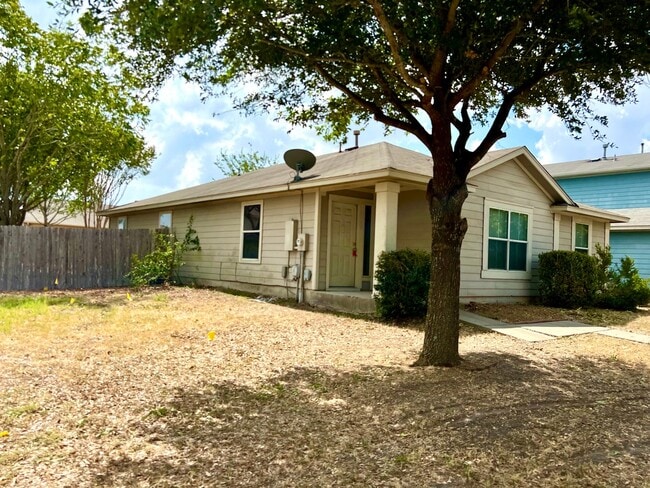 Building Photo - 4 bedroom, 2 bath, 1 story  home in Manor