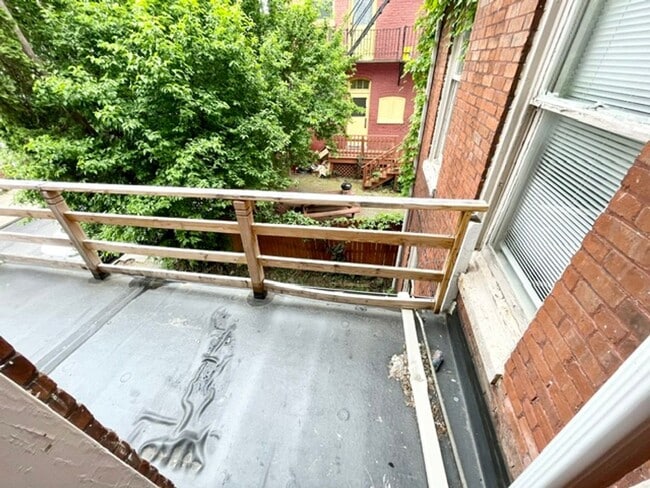 Building Photo - Efficiency Apartment for Rent – Convenient Location