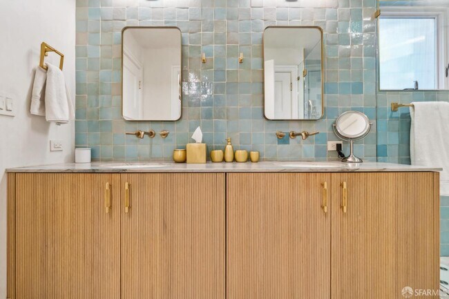 Building Photo - 7 Seymour St