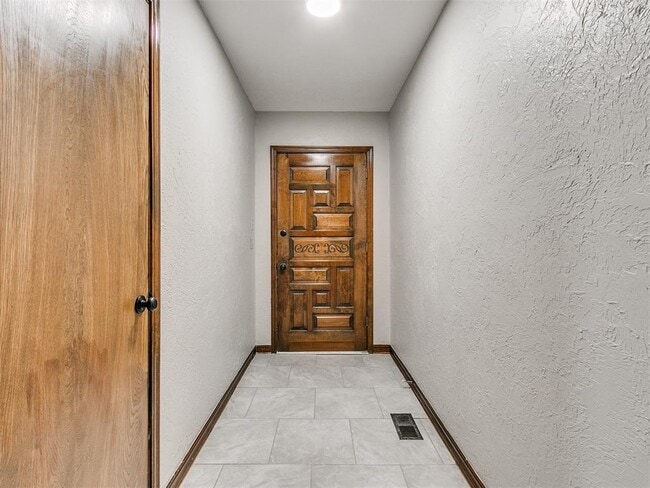 Building Photo - 1213 Westbrooke Terrace