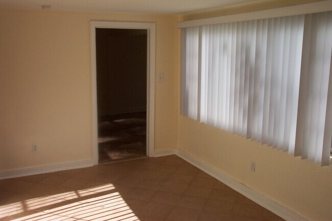 Living Room - 2791 Riverside Ave