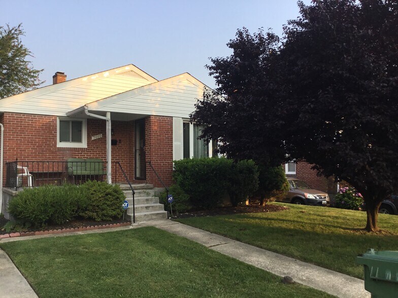 Building Photo - 7010 Hamlet Ave