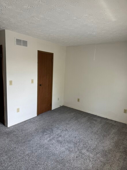 Building Photo - 435 Colleen Dr