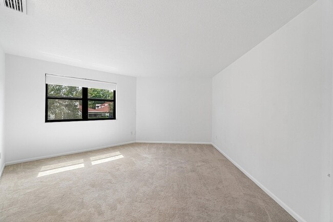 Building Photo - 439 NW 36th Ave