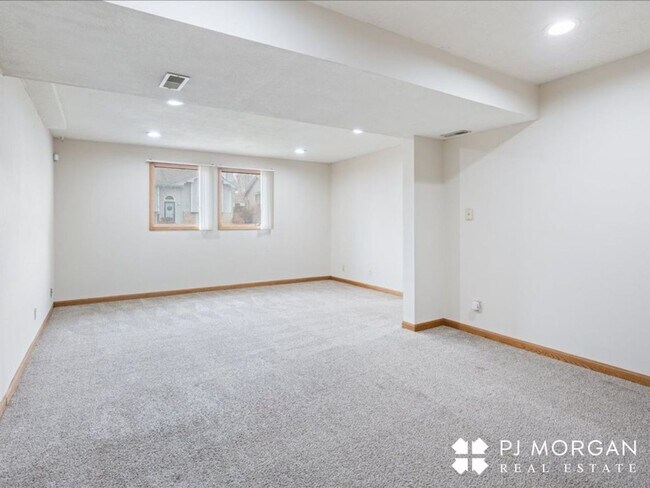 Building Photo - 3 bedroom , 2 bathroom House - Coming Soon