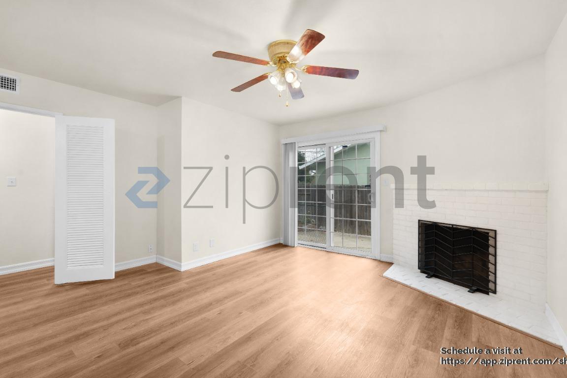 Building Photo - 9033 Fashion Dr