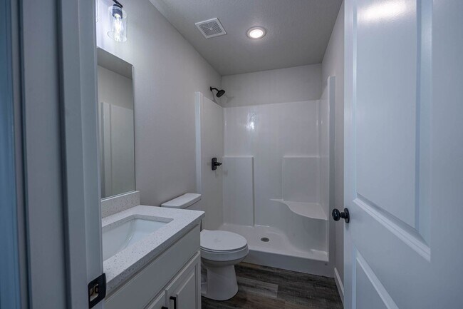 Building Photo - 372 SE 95th Rd