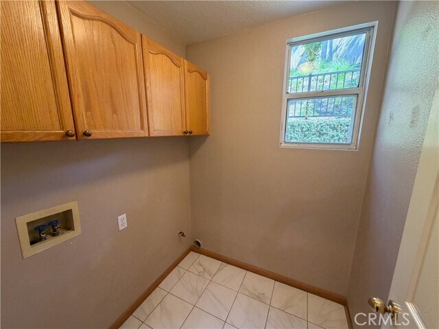 Building Photo - 821 N Siavohn Dr