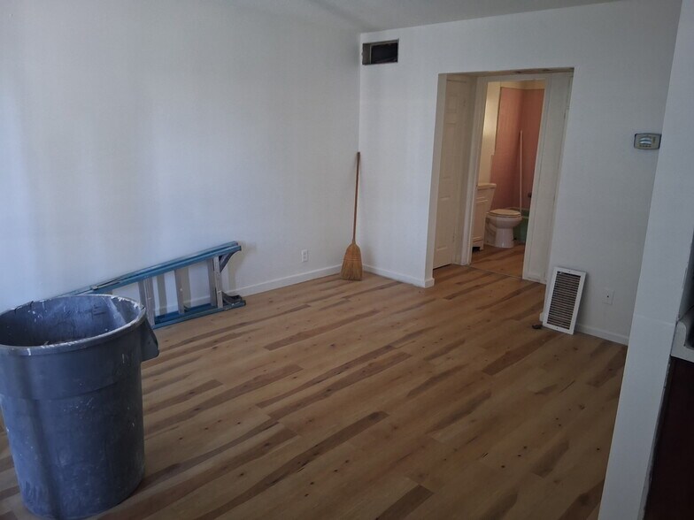 Building Photo - 2951 N Rancho Dr