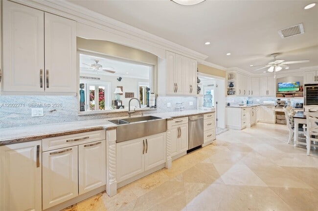 Building Photo - 10740 SW 74th Ct