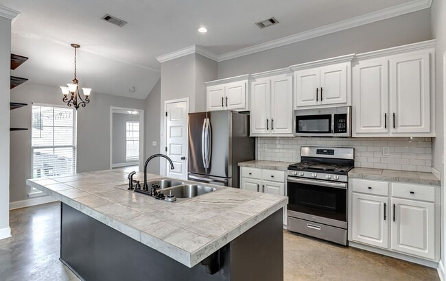 Building Photo - Beautiful New 3 Bed 2 Bath Home in Greenfield Station!